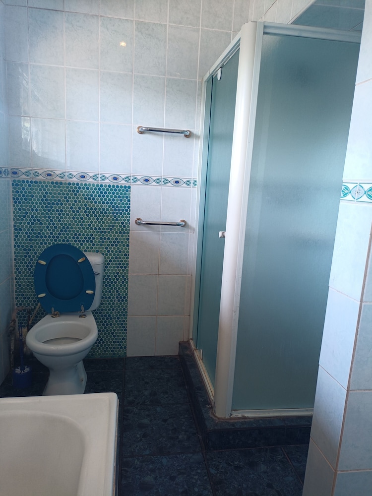 JM TOURS & SAFARIS GUESTHOUSE