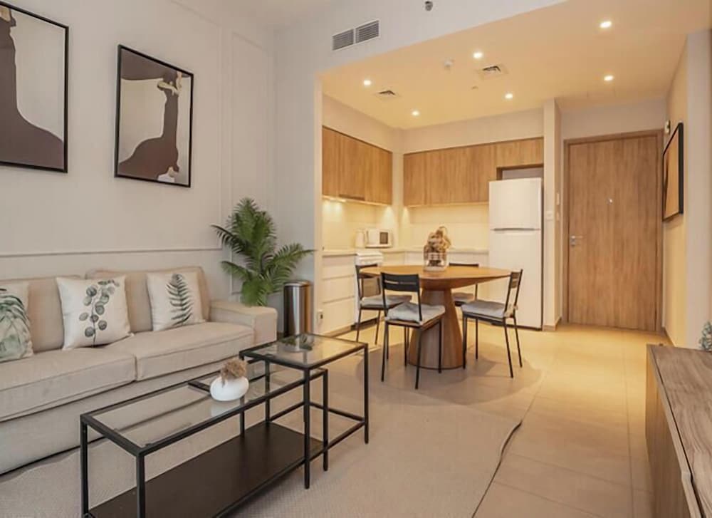 Stylish 1BR in Executive Residence