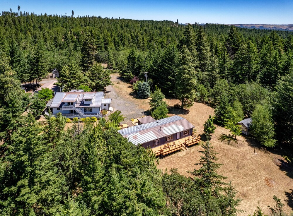 Orchard Haven Guest House 2 Bedroom Home by RedAwning