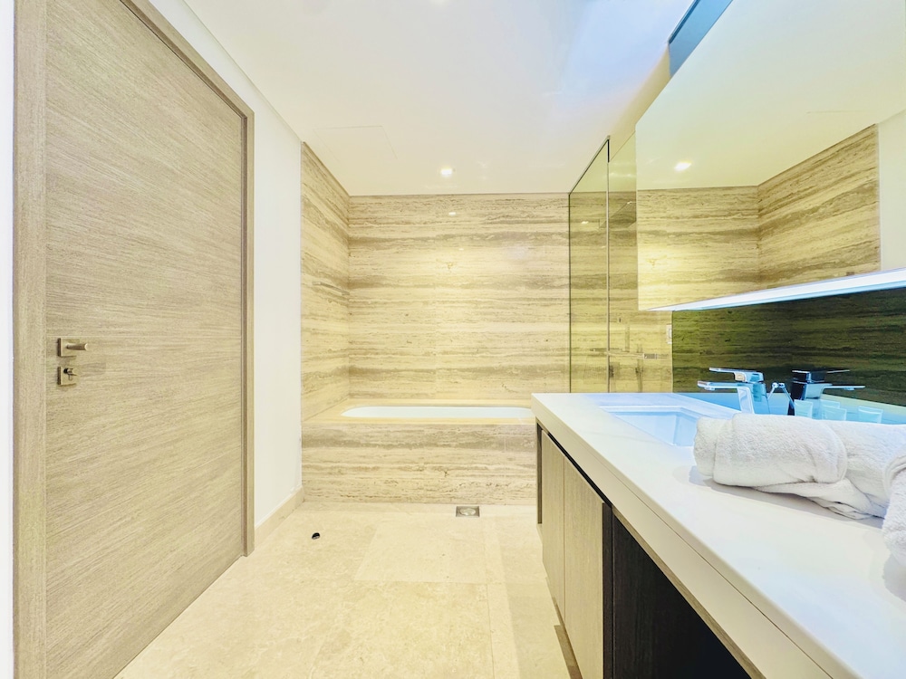 Venduras Chic 1BR Burj Views Sterling