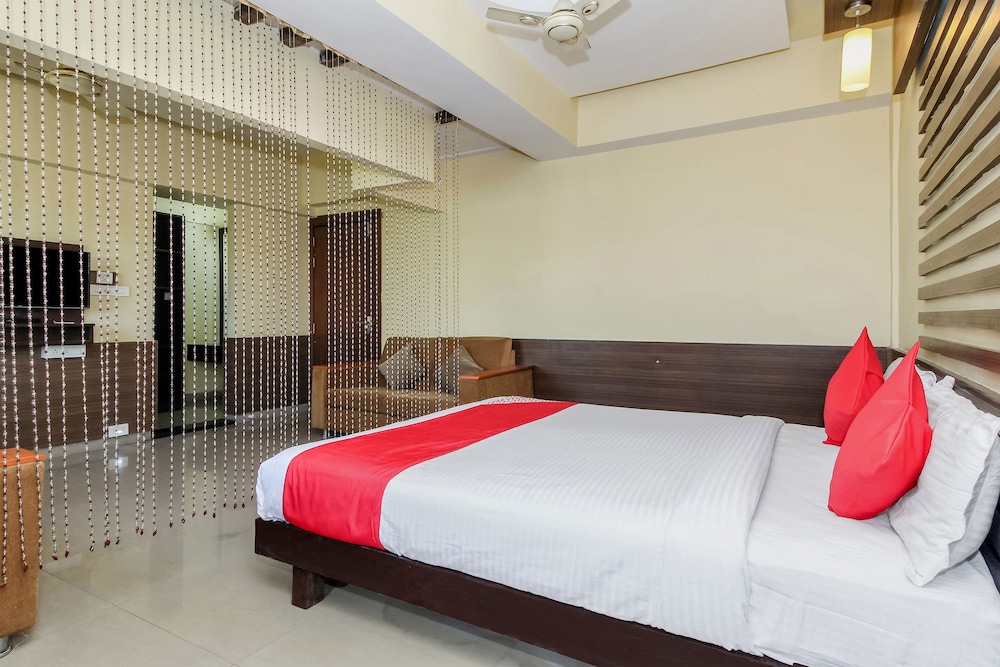 OYO 30537 Hotel Megharaj view 4