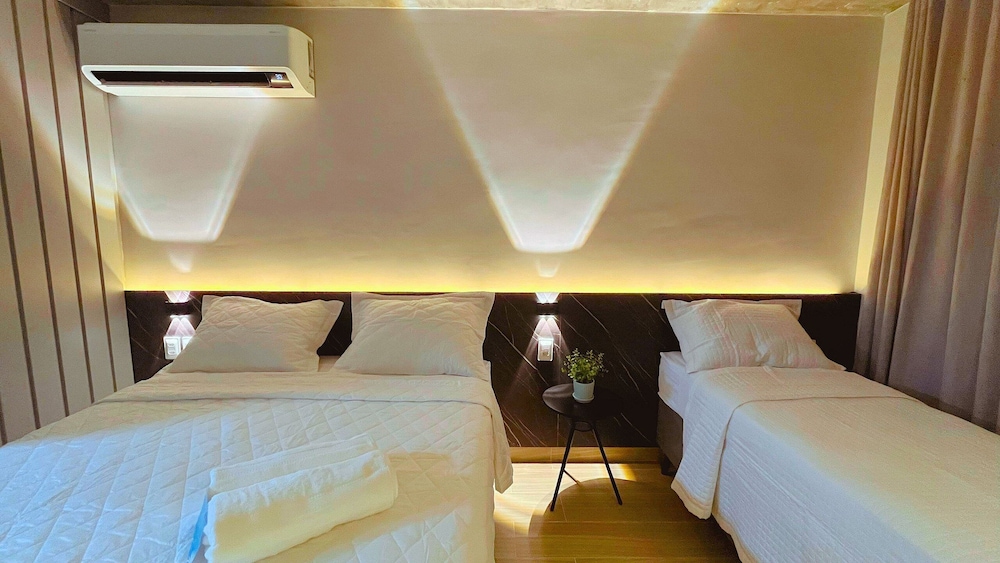 Setai Yacht Premium - By Almare Flats