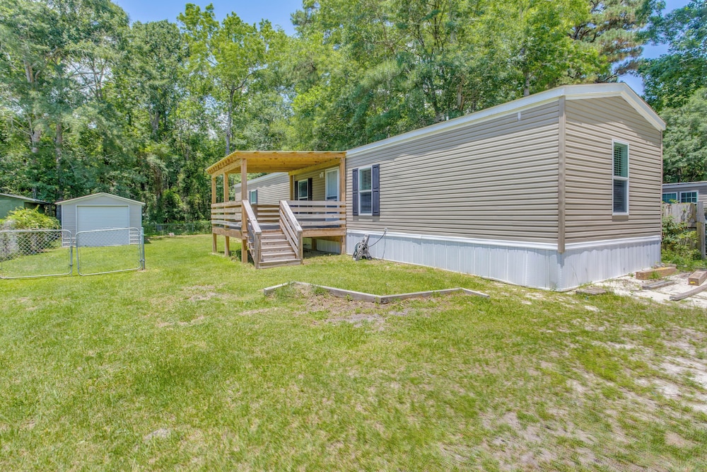 2 Mi to Ocean Isle Beach: Family Home w/ Deck!