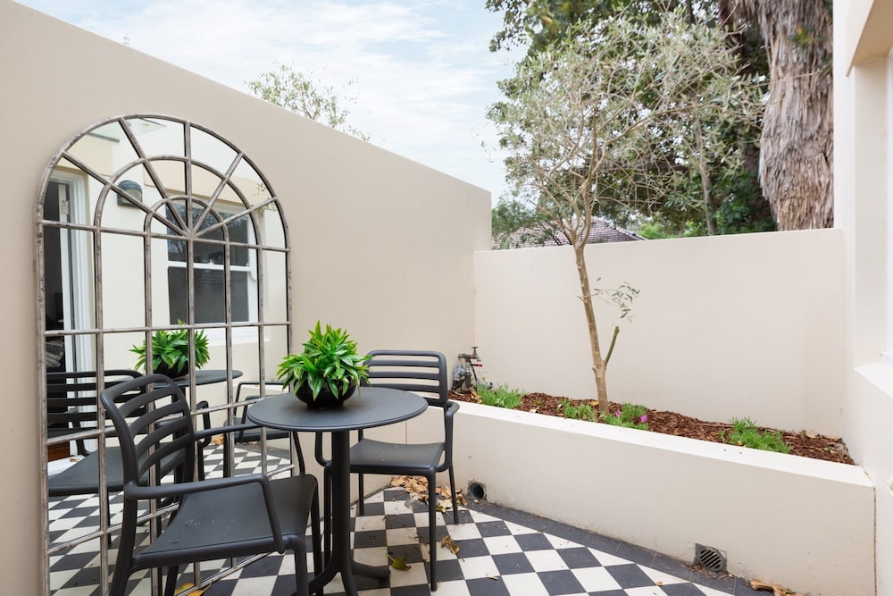 Designer Studio in Grand Manor 20 min From Sydney