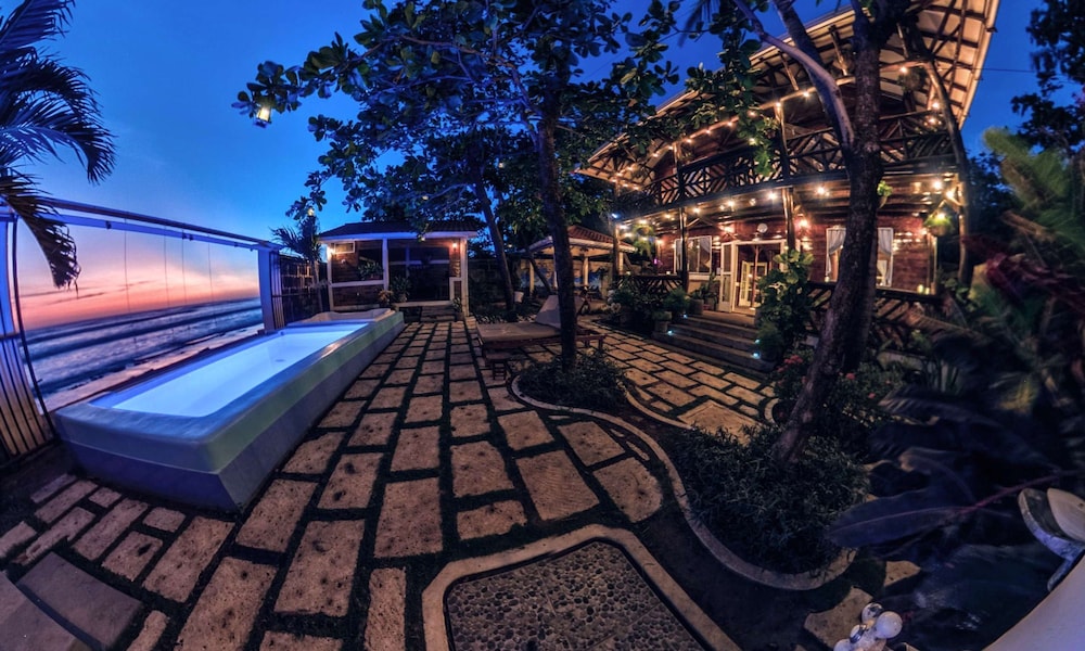 2 Casitas for 8 Guests on Beach Front w Pool AC