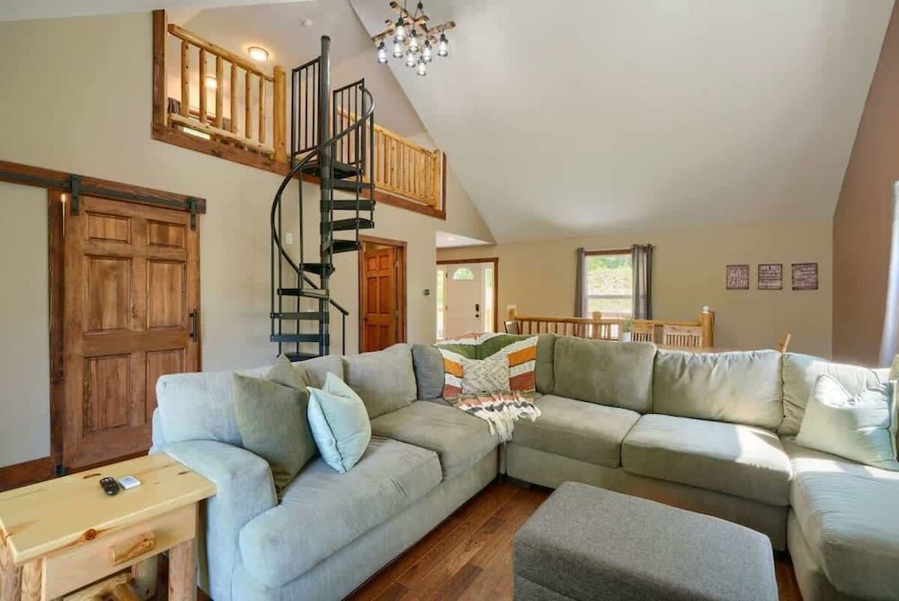 Tranquil Heights Cabin In Hocking Hills- HOT Tub!