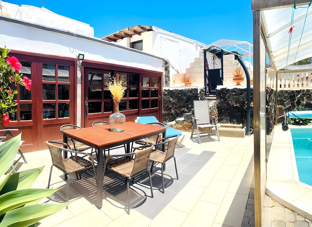 Villa Medinilla With Private Pool in Conil