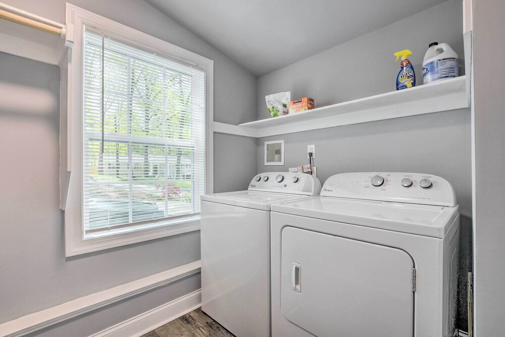 Bright Cary Home With Deck < 15 Mi to Raleigh! - Property Image 10