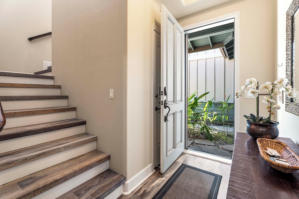 Beautiful Townhome - Great Location & Amenities - Vrkcv
