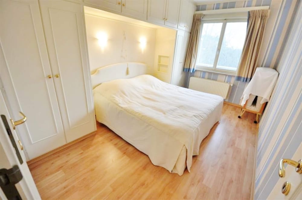 Pleasant Apartment With Nice View of Park