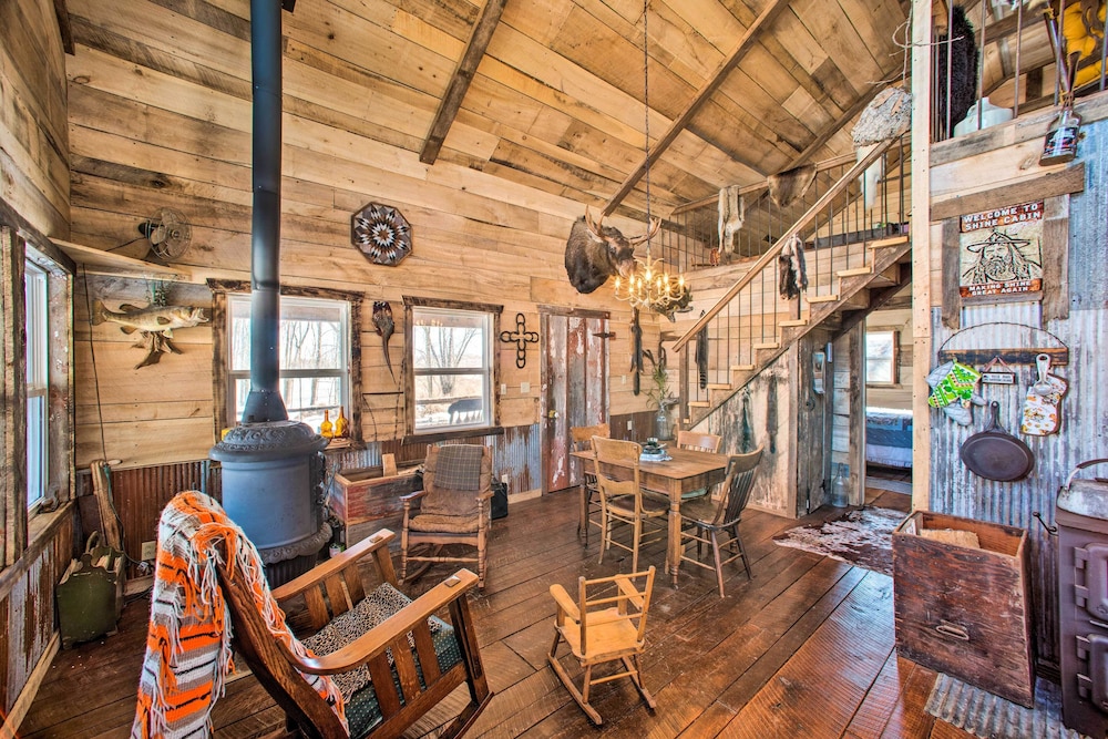 Rustic Powersville Cabin: Secluded Countryside!