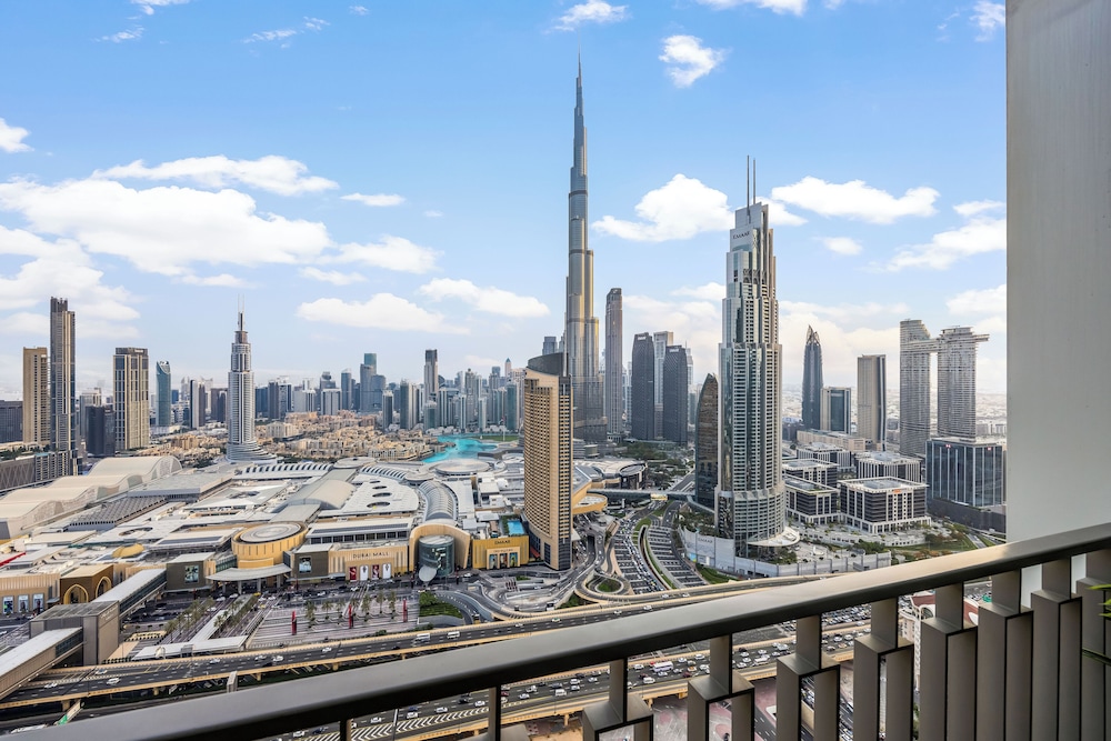 Durrani Homes - Majestic 4BR at Downtown