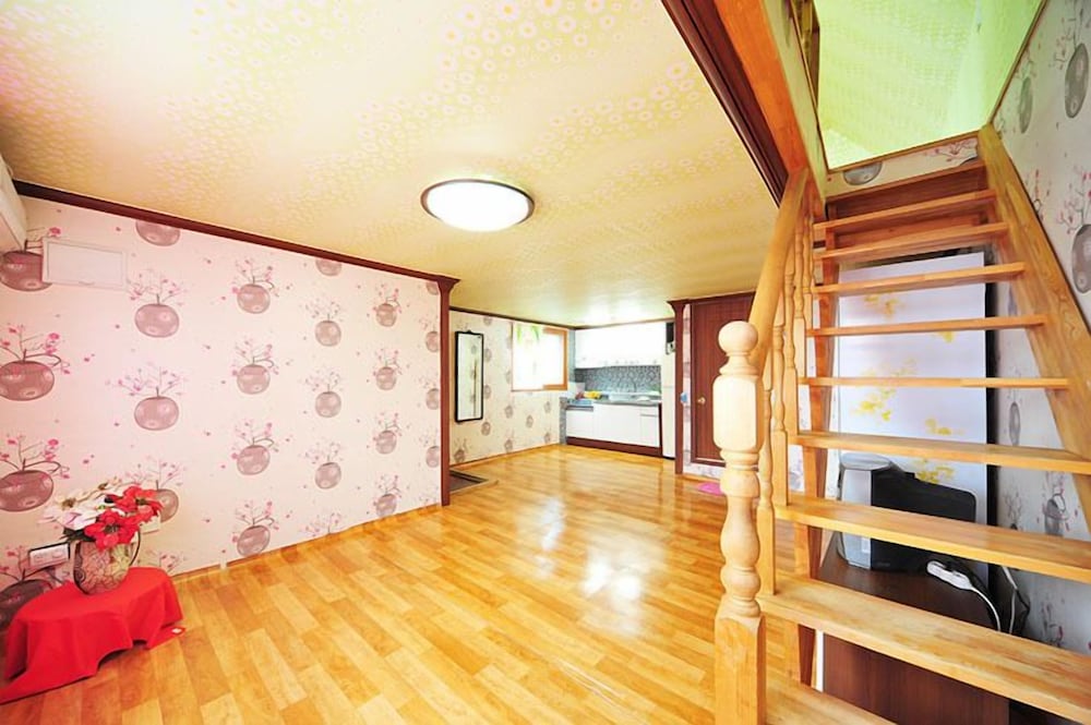 Star Song Pension