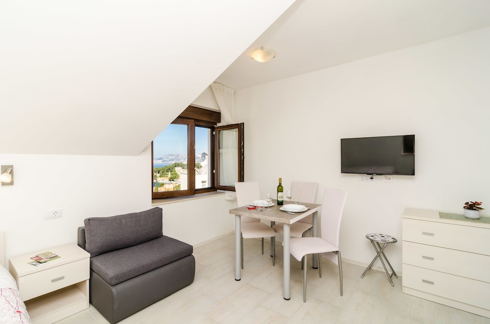 Cina Apartments