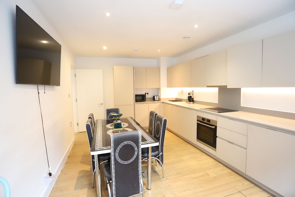 Luxury London Apartment With 5 Bedrooms