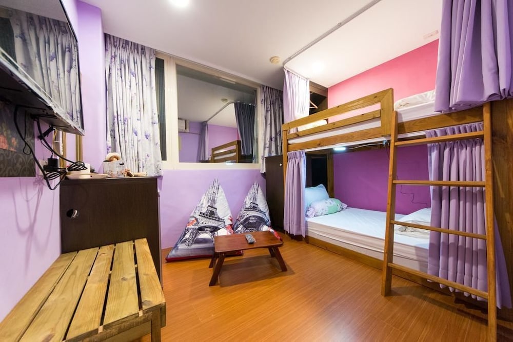 Sunrise Champs Hostel