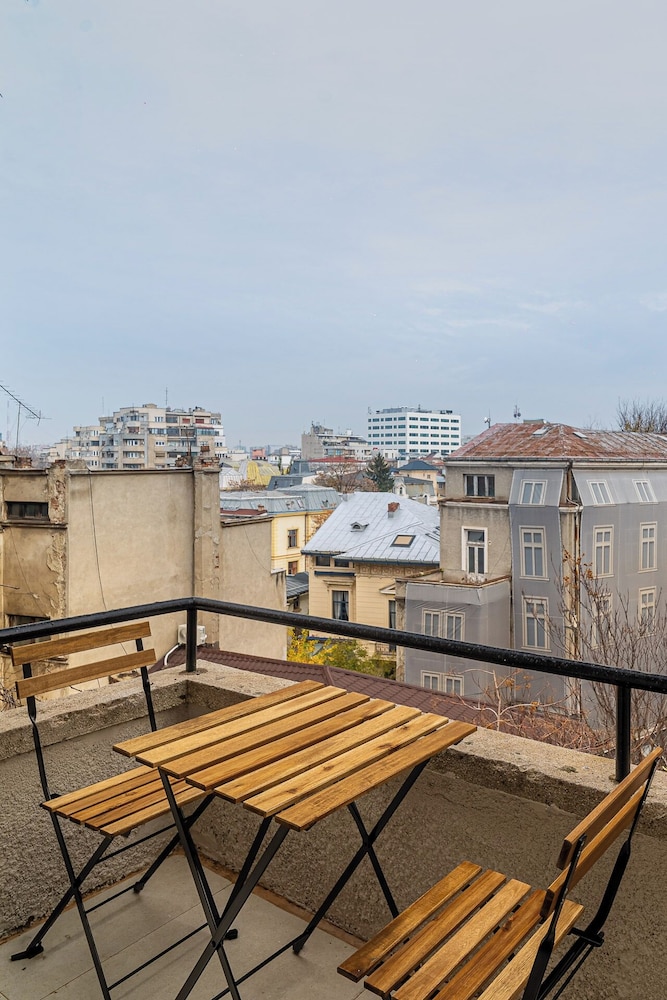 Loggia & Luxe 4BR Penthouse in Universitatii Area