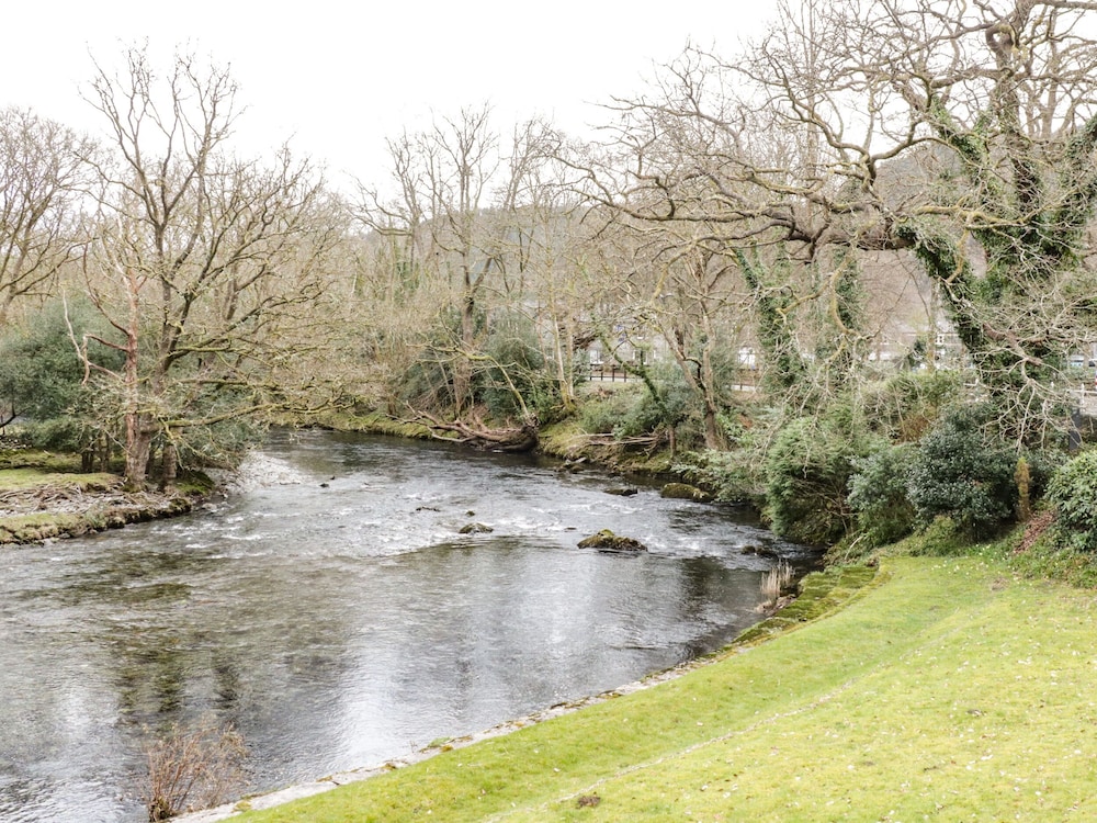 Coed Derw Isaf
