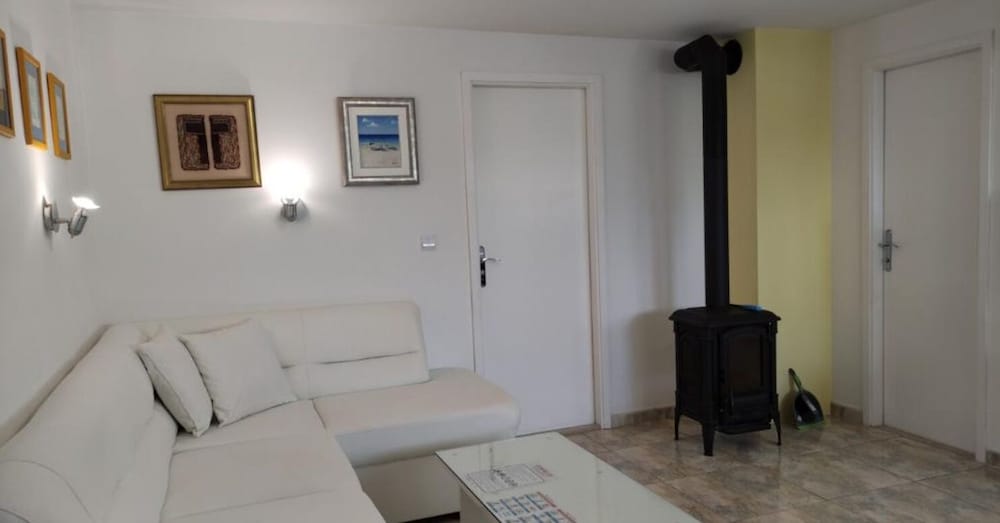 Neven - Economic Apartment Close to sea - A1 Prizemlje view 5