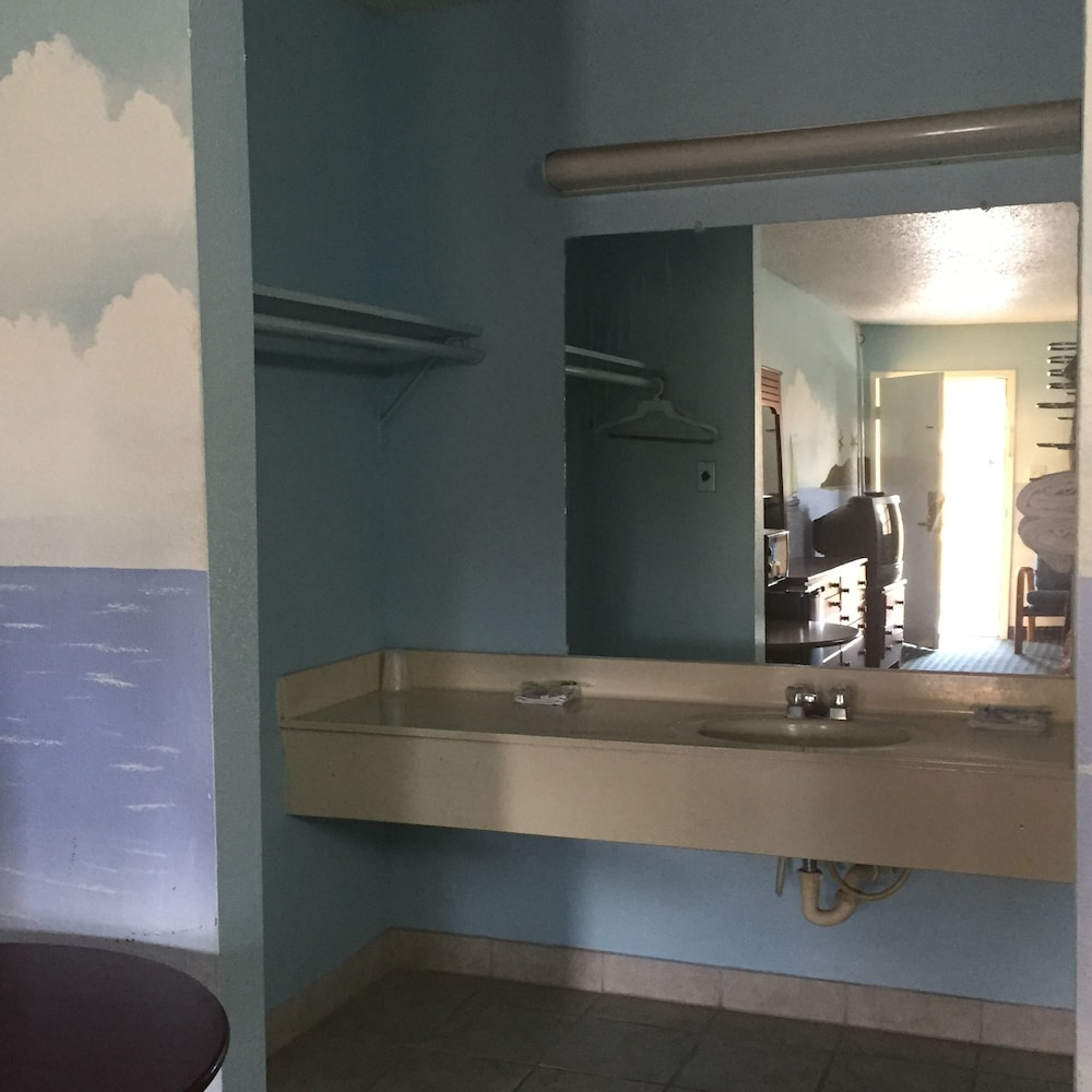 Guest Inn & Suites