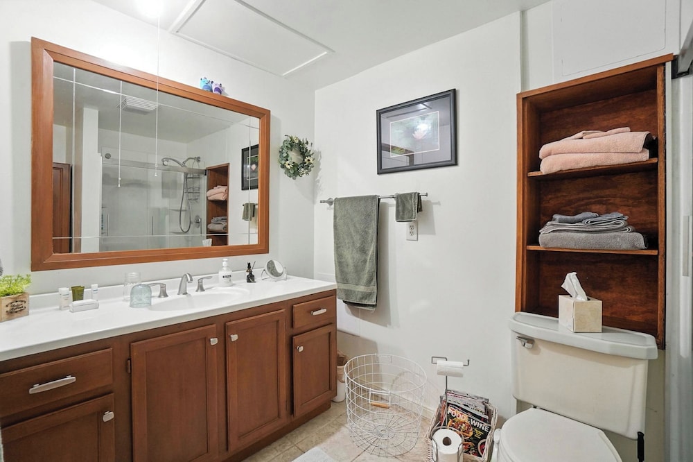 10 Mi to Dtwn: Cozy Couple's Getaway in Cincinnati