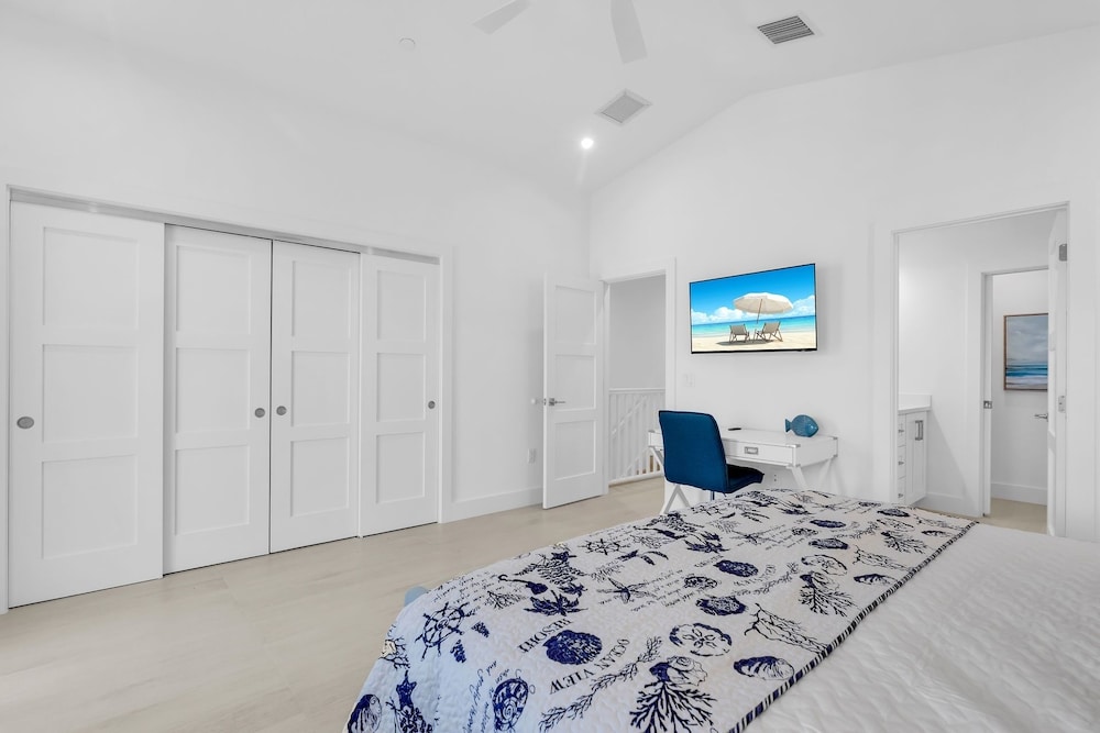Islamorada Home, Ocean Views, Playroom, Near Tiki Bar, Pool, And Boat Dockage, Ultimate Keys Getaway 3 Bedroom Home by RedAwning view 3