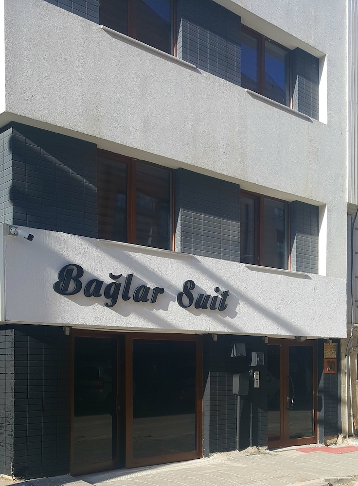 Baglar Suit view 3