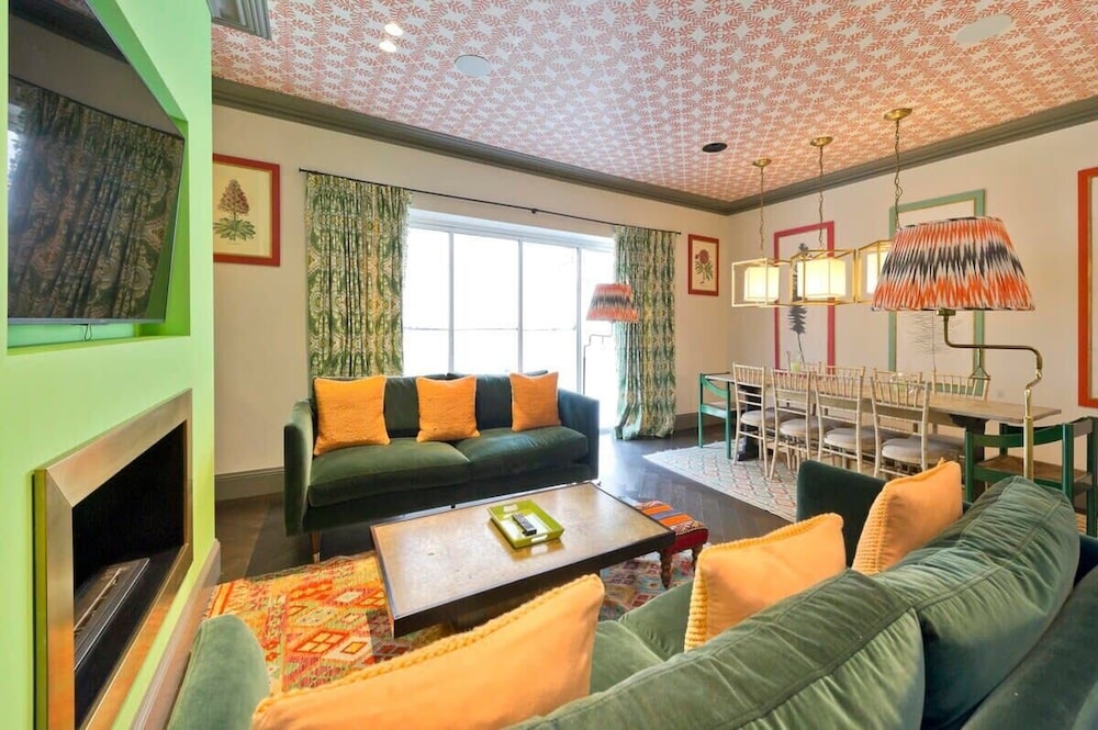 Colourful 3 Bed Kensington Garden Flat