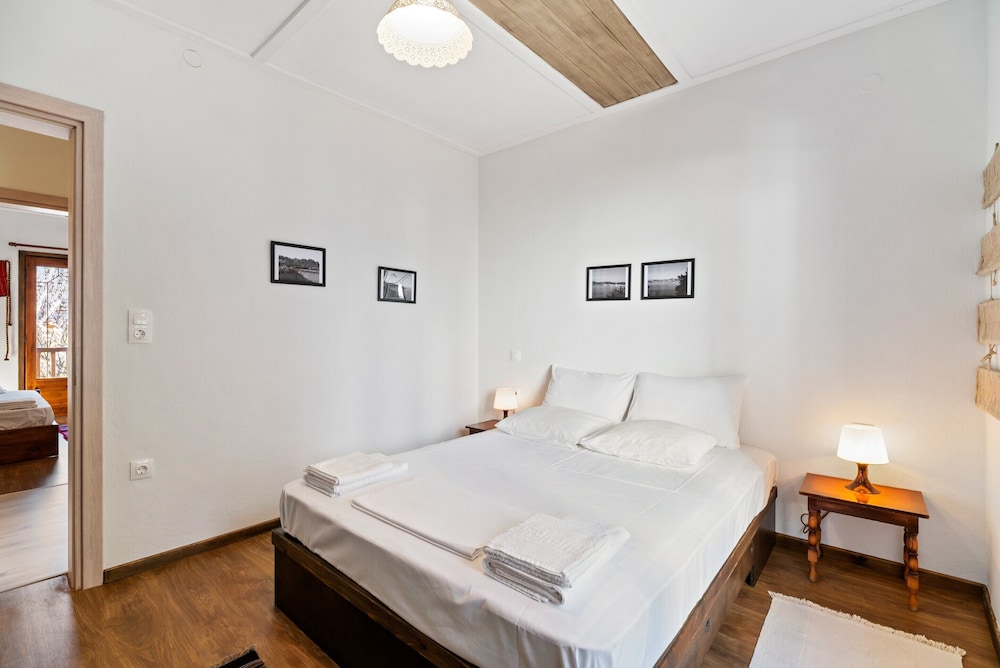 Snug Apartment in Agios Nikolaos With Garden view 5