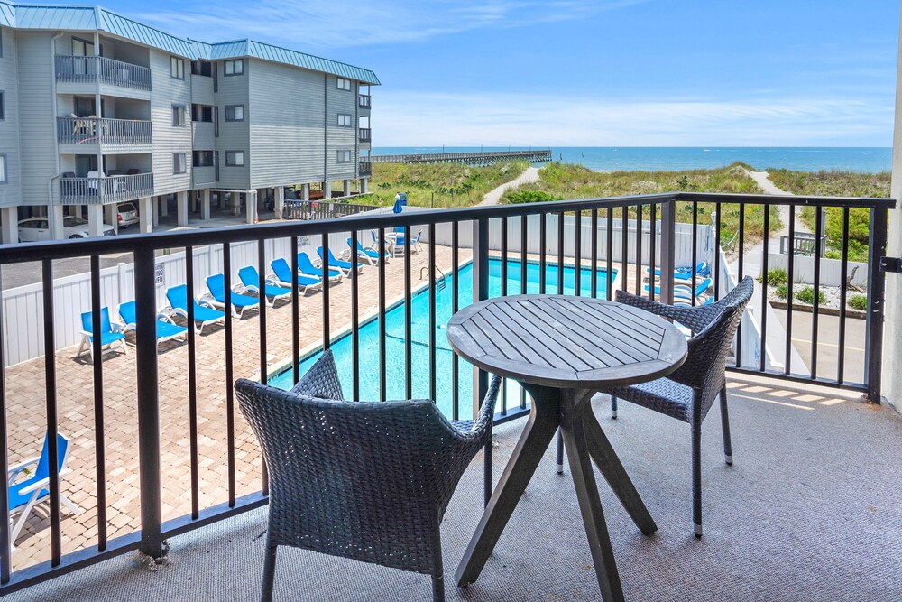Sedgefield 102 by RedAwning