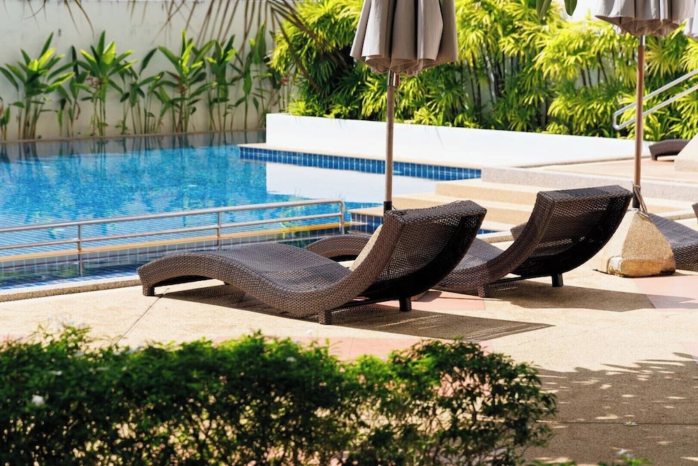Seaview Condo with Large Pool - BAP1