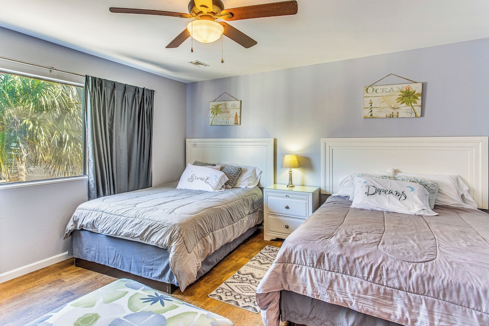 Walk to Ocean: Myrtle Beach Townhome w/ Patio