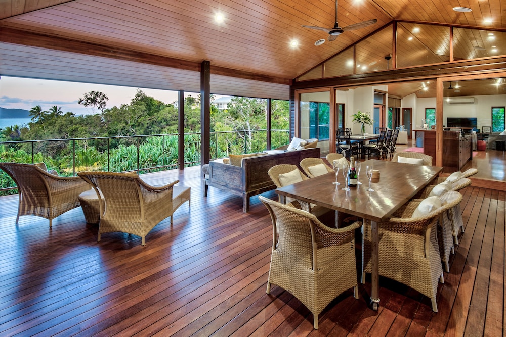 Iluka Luxury House With Ocean Views On Half Acre With Pool And Two Golf Buggies