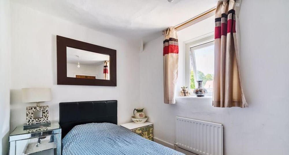 4 Bed-2 Bath-bar-pool Table-library- Xmas Venue