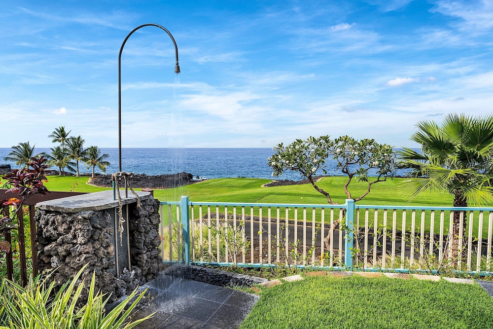 Unbelievable Ocean Front View w Pool - AC - Outdoor Seating!- Vrkcv