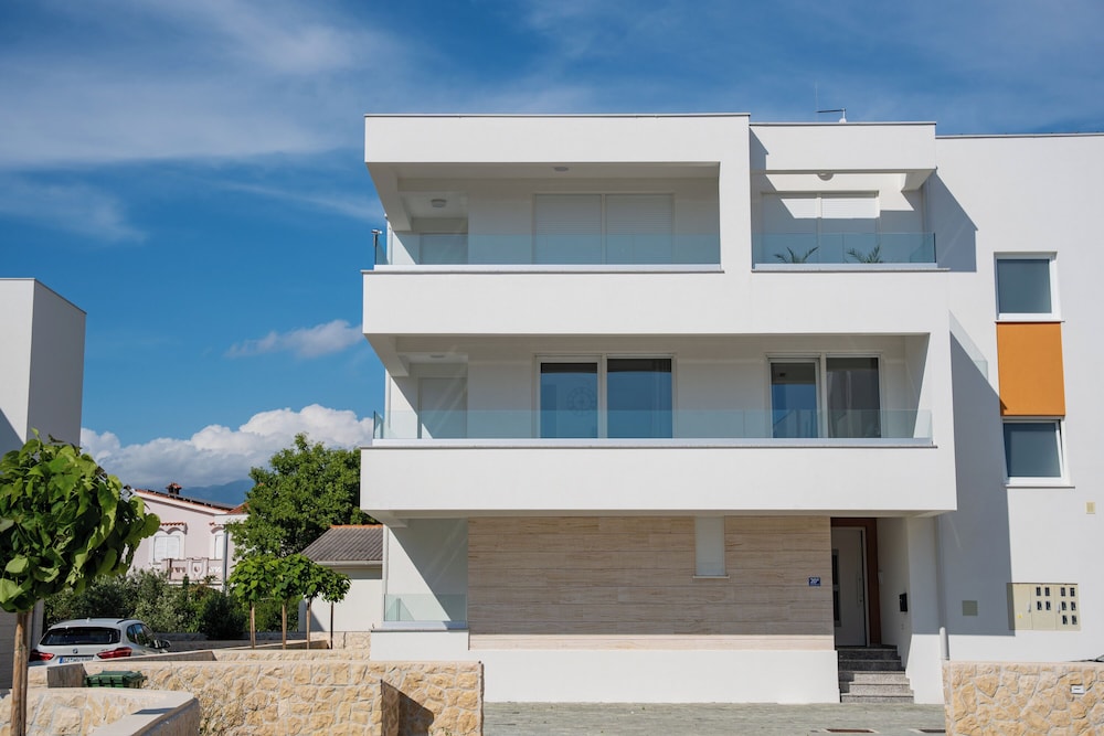 Smash 2 - Two-bedroom Apartments