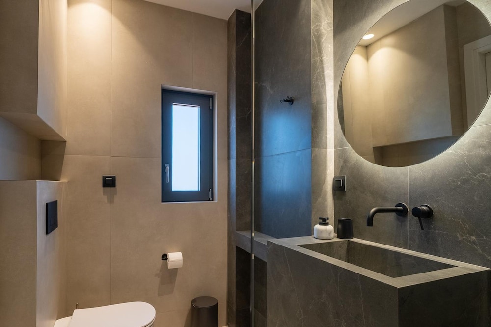 Aethra Grand- Luxury 5-bed Villa 850m From Beach