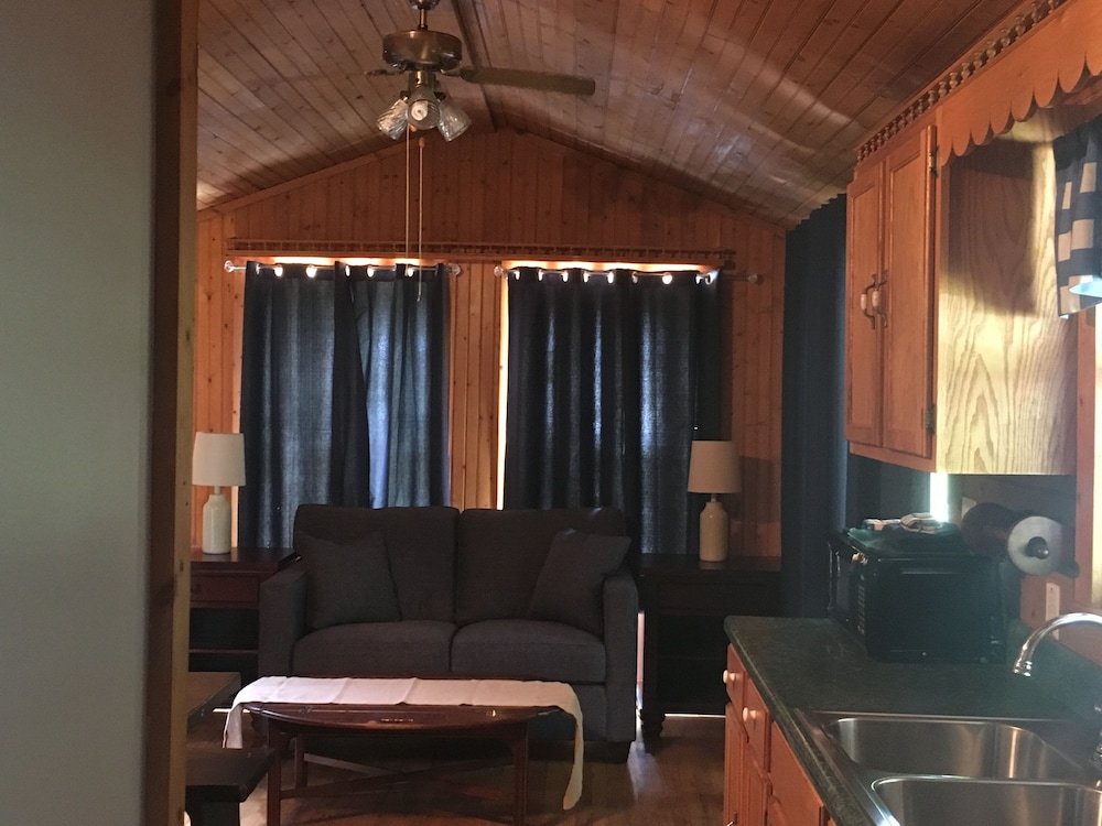 Smoky View Cottages & RV Resorts