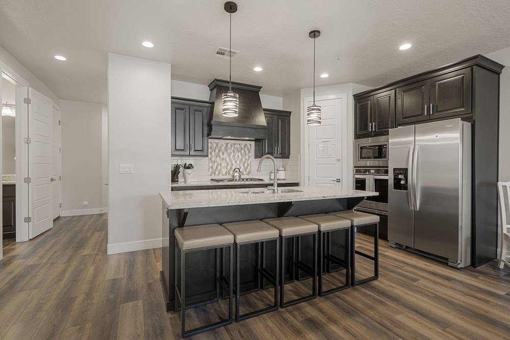 Relax In Style 4 Bedroom Townhouse