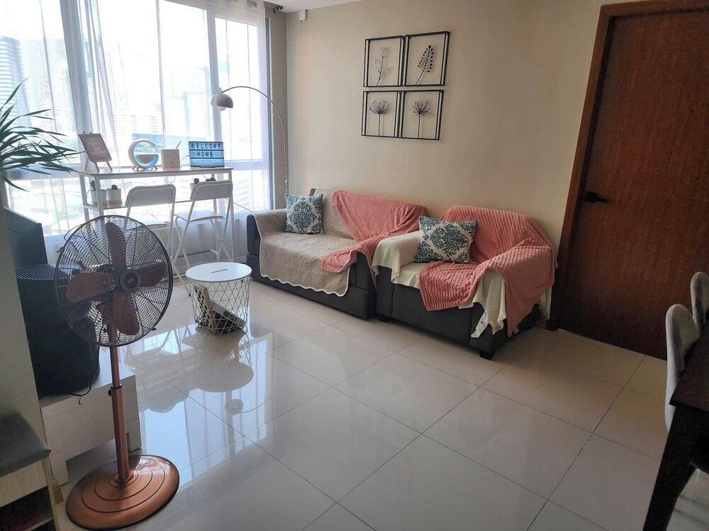 Cozy 1BR Condo in Mandaluyong City With City Skyline View