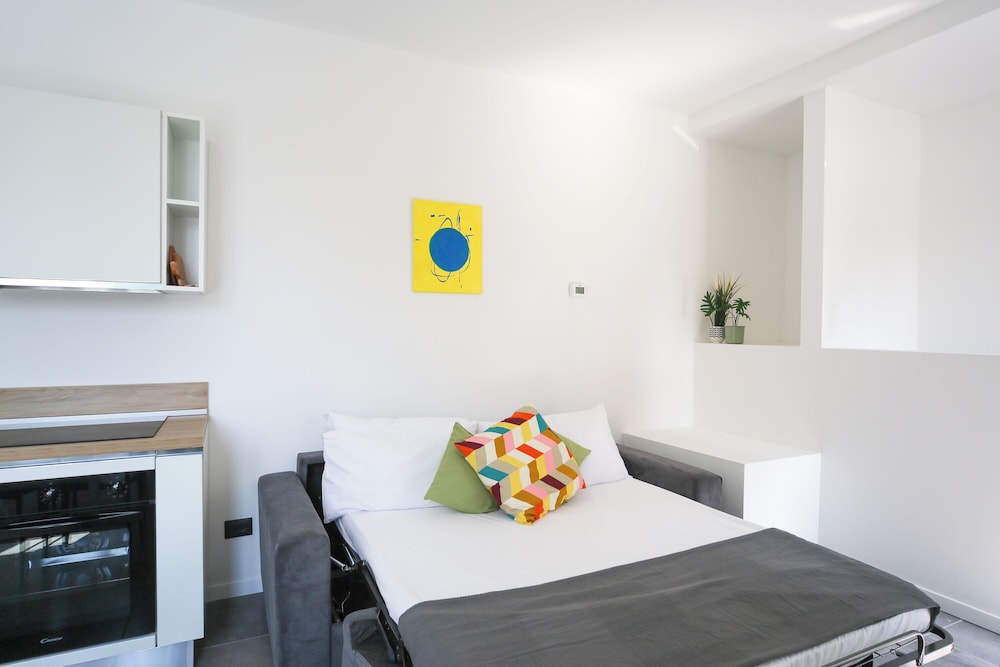 KHL apartments