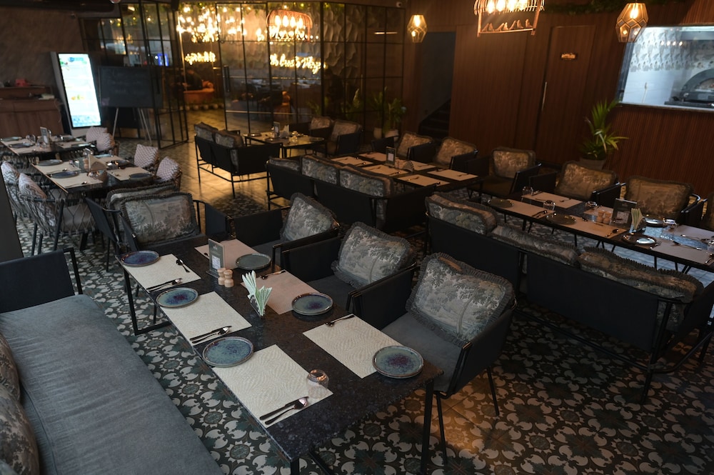 Food & Beverage