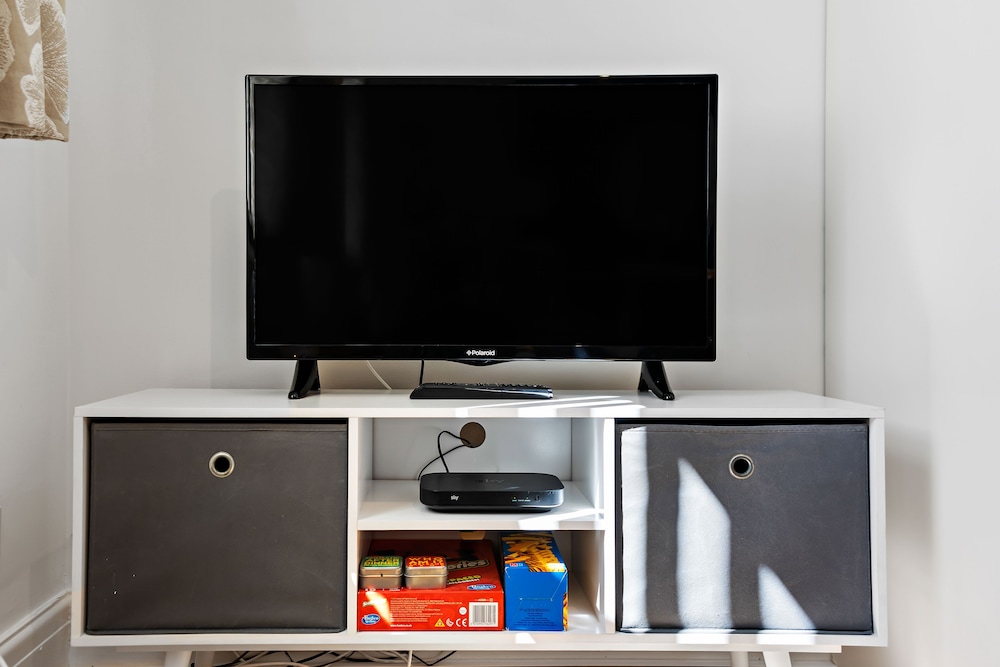 Stay In Cardiff Canton St. John's Court Apartment