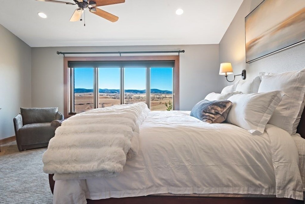 Raz Hideaway Ranch 7 Bedroom Villa by RedAwning view 2