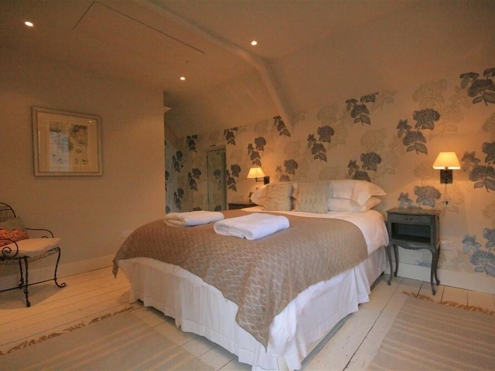 Hillside Cottage view 4