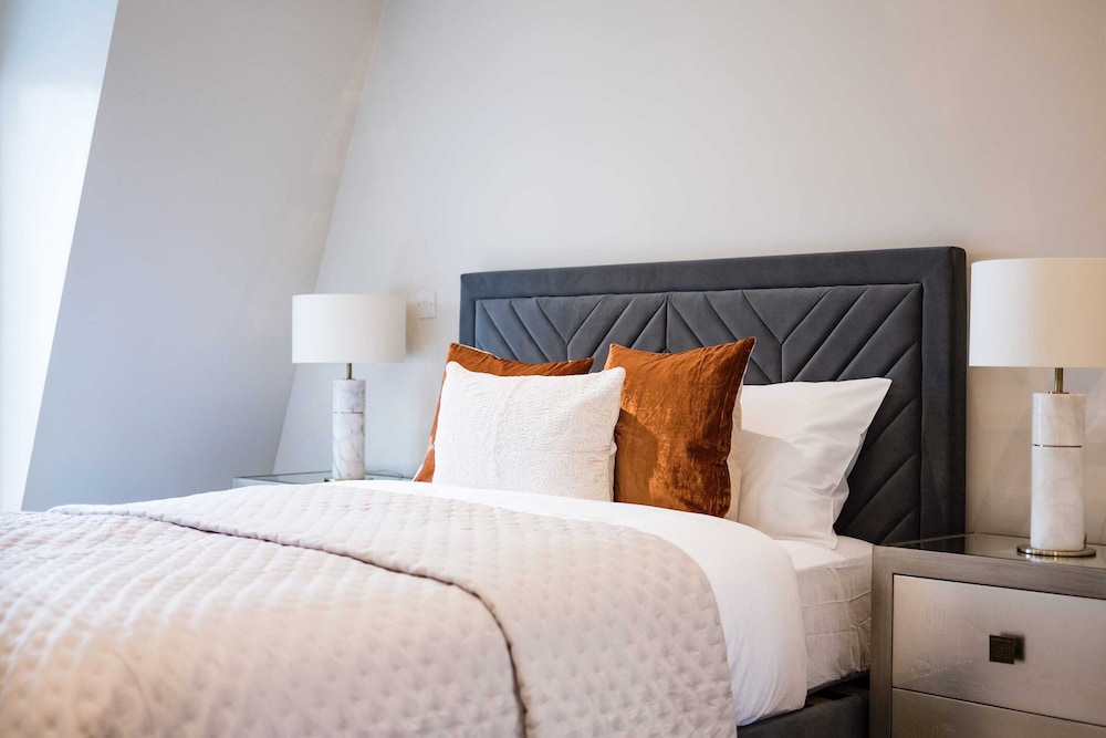Marble Arch Suite 9-hosted by Sweetstay