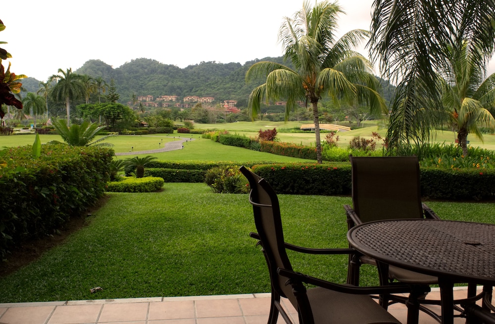 CR Luxury Los Sueños Condos