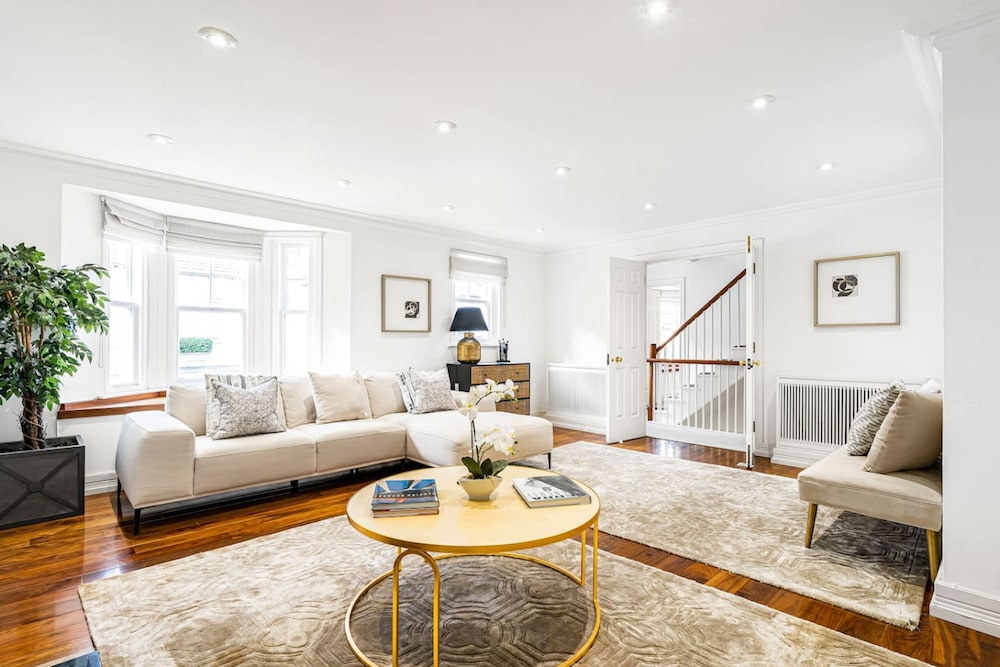 4-bed House Next To Harrods Pont Street Mews