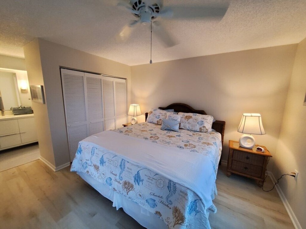 2 Bed, 2 Bath, Upgraded, Ocean & Pool View - Ocean Village Club O25 view 3