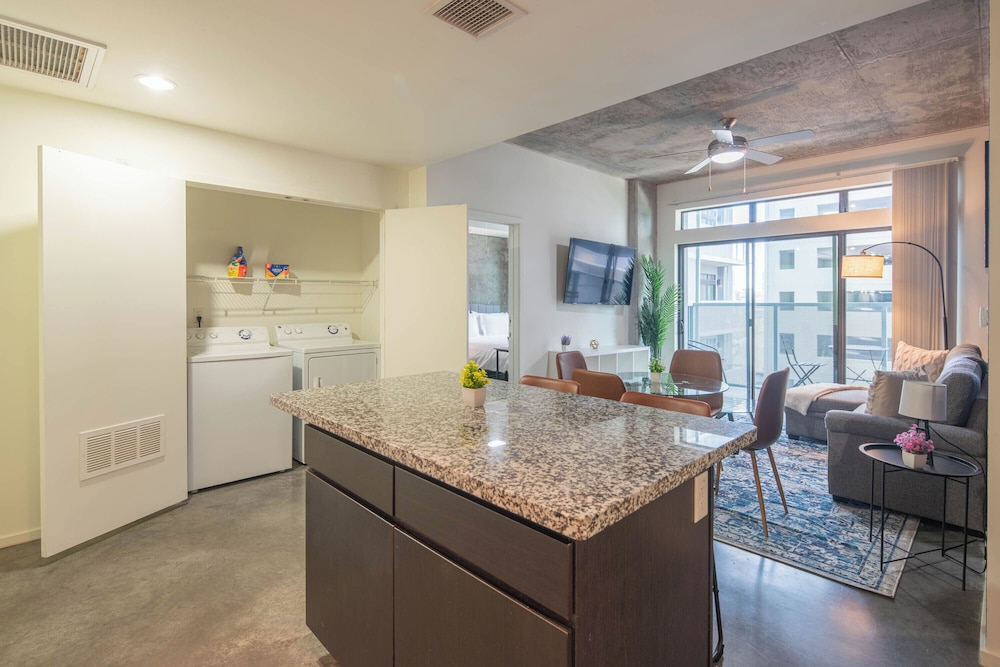 ROVE LIVING/KL - Roosevelt Point